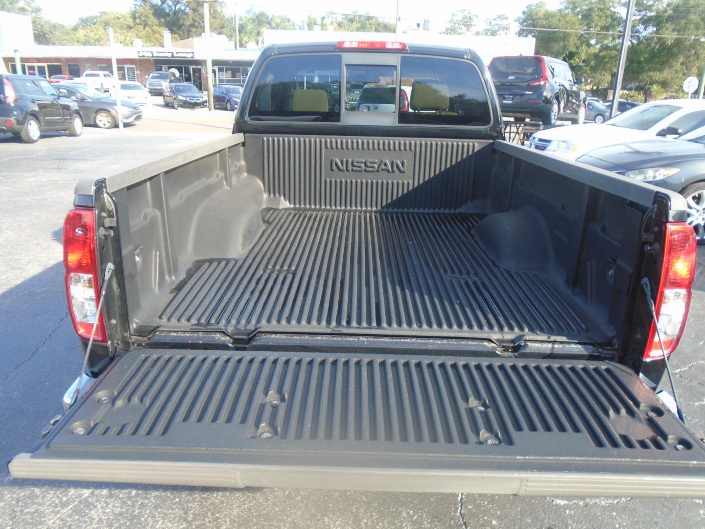 2011 Nissan Frontier SV I4 King Cab 2WD (1N6BD0CT2BC) with an 2.5L L4 DOHC 16V engine, 5-Speed Automatic transmission, located at 6112 N Florida Avenue, Tampa, FL, 33604, (888) 521-5131, 27.954929, -82.459534 - Photo#5